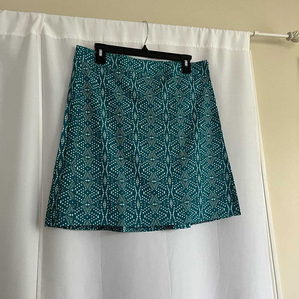 Rip Skirt Hawaii wrap skirt.  Turquoise print, size M, velcro closure.